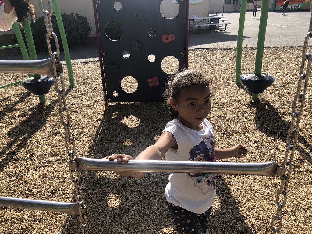 LOMA_ESS's tweet image. Recess is always a fun time when the sun is out! 😎 #SpringBreak #ESSRocks #LMSVHeart