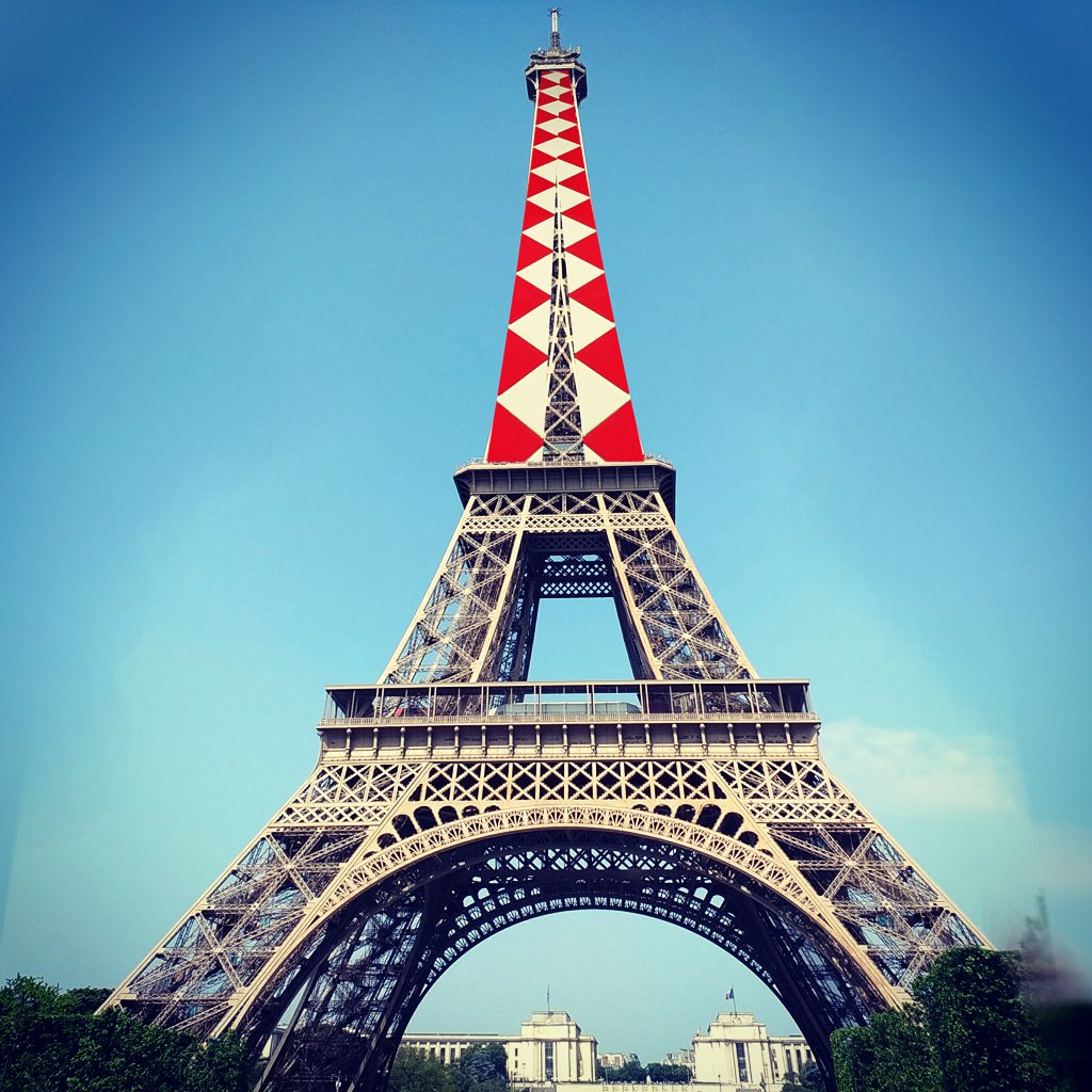 snaklic's tweet photo. #tourEiffel #Paris La créativité n'a pas de limite ! @snaklic @Creavea @Jeux_et_Jouets https://t.co/Y3u5v2SUsQ