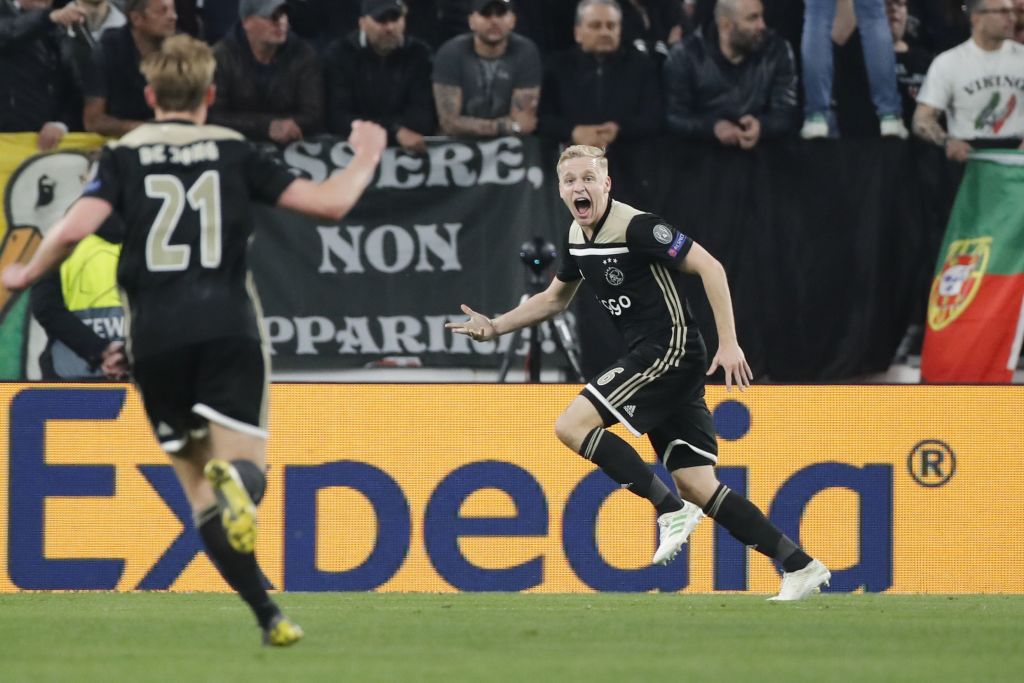 BBCSport's tweet photo. What a moment this was for Ajax.

And they just came very close to taking the lead!

#JUVAJA LIVE: https://t.co/qvrAZvzq5d https://t.co/ja30331Nfj
