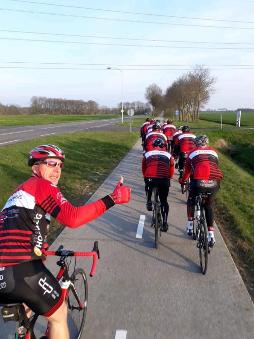 fietsclubvdw's tweet photo. Avondrondje Roden #zuidhorn #vdw #tbinnenhuis #dutchcardprinting #findhypotheken #dewindschildersbedrijf #pslogistics #mensendieckommeland #autowascentrumnoordhorn #fysiotherapiehooiweg https://t.co/6A1msu2k8U