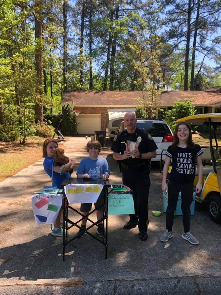 SpringdalePDSC's tweet image. Chief Cornett stopped by a neighborhood popsicle stand to support this group of entrepreneurs in the Shadblow neighborhood. The stand was called Ruby's Popsicle Stand and was named after the dog in the picture.
#WeAreSpringdaleSC