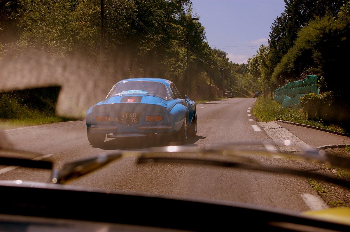 ‼️#catchmeifyoucan ➡️ #AlpineA110 ➡️ La #CoupeDesAlpes 13/15 juin 📸 🚦#Dunlop 🇮🇹 #synergy_cda #Drive #Classiccar #drivetastefully #frenchtouch #drivevintage 🏁