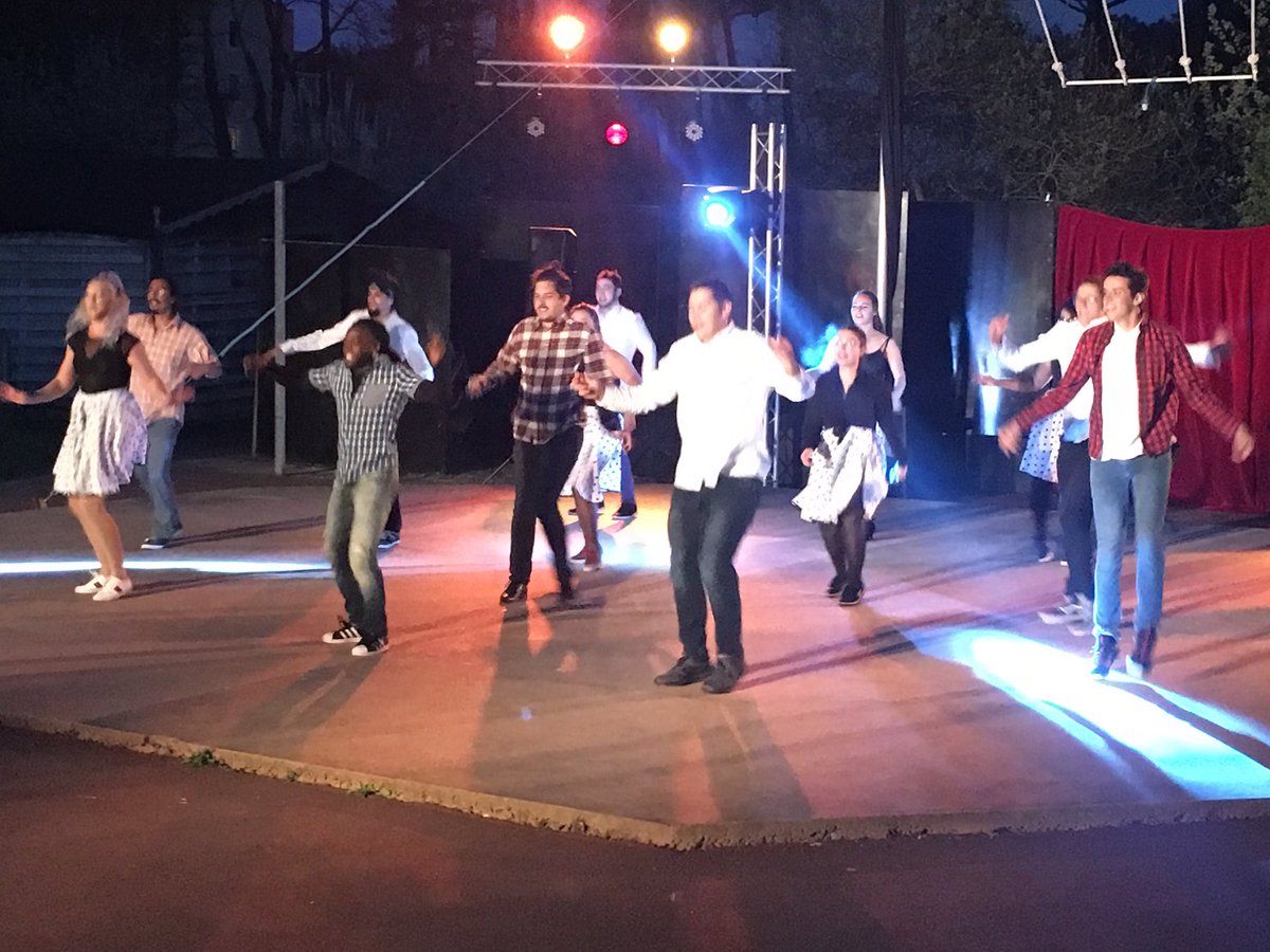 Romain_Pois's tweet image. Premier #spectacle de la nouvelle Team Animation de @PVPortBourgenay ... l’histoire commence maintenant ... pour vous ...pour eux #PierreEtVacances