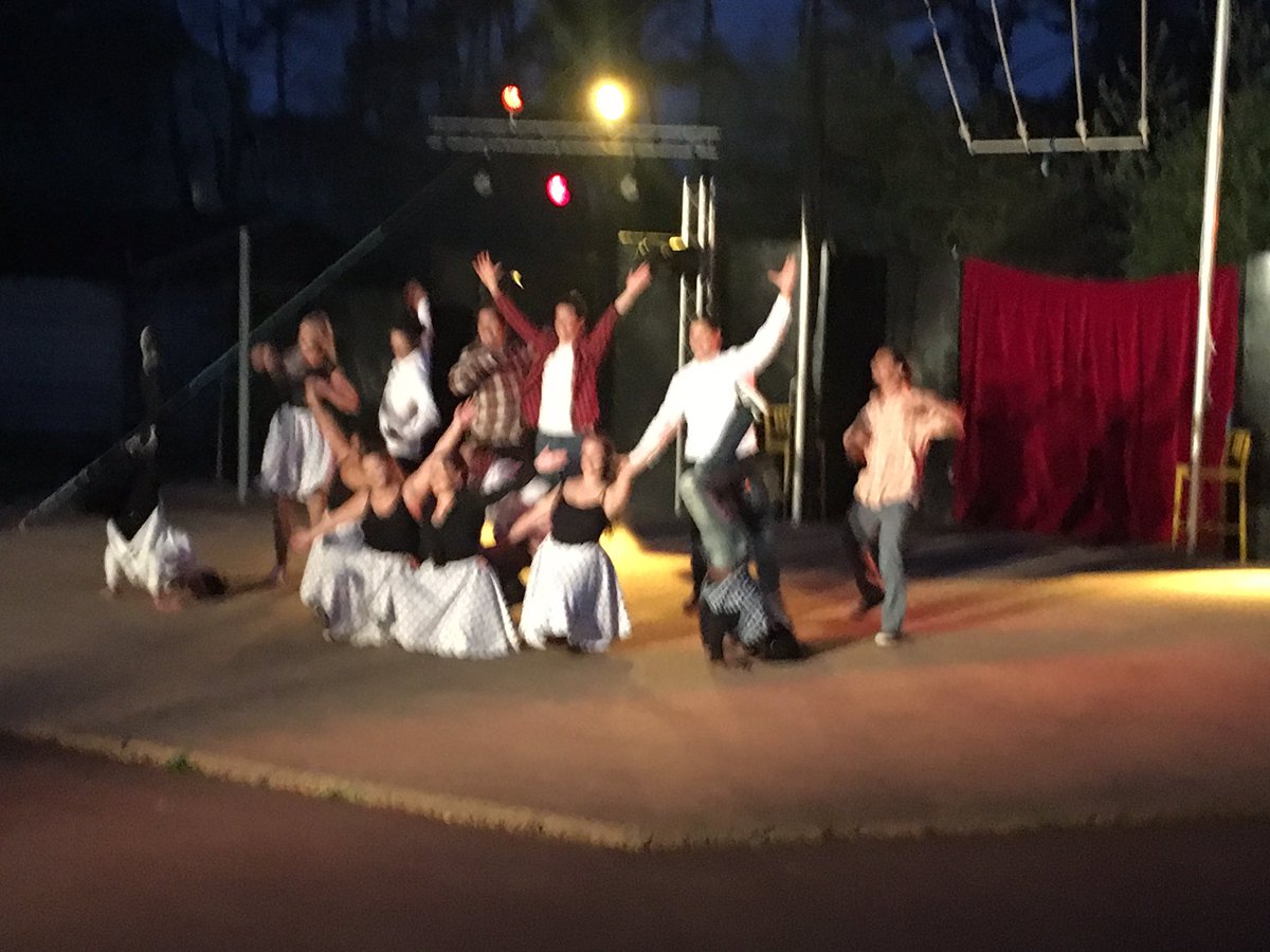 Romain_Pois's tweet image. Premier #spectacle de la nouvelle Team Animation de @PVPortBourgenay ... l’histoire commence maintenant ... pour vous ...pour eux #PierreEtVacances