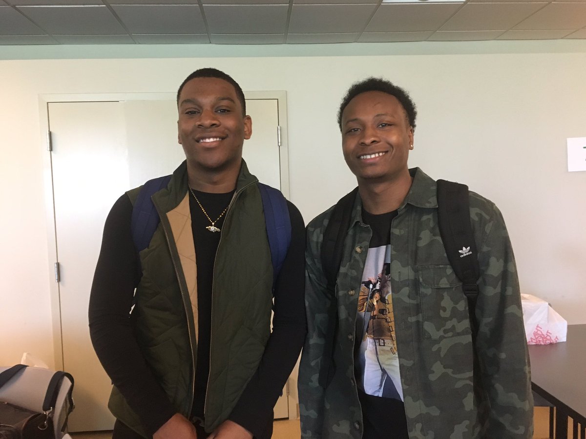 HartfordPromise's tweet photo. Our #PromiseScholarAmbassadors Gio and Leroy giving great advice to on-track students: Visit schools. Be yourself in your college essay. Network. And don’t be afraid to ask for help! #PromiseCollegeDay https://t.co/UCBqmExRVB
