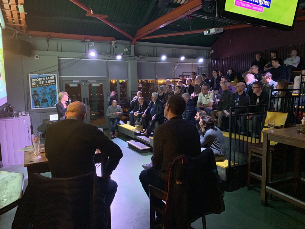 RDGGeekNight's tweet photo. @sophieworldwide from #readinghydro kicks off the second talk - ‘Reading Hydro: the old and the news’ https://t.co/jXSjlVRIl3