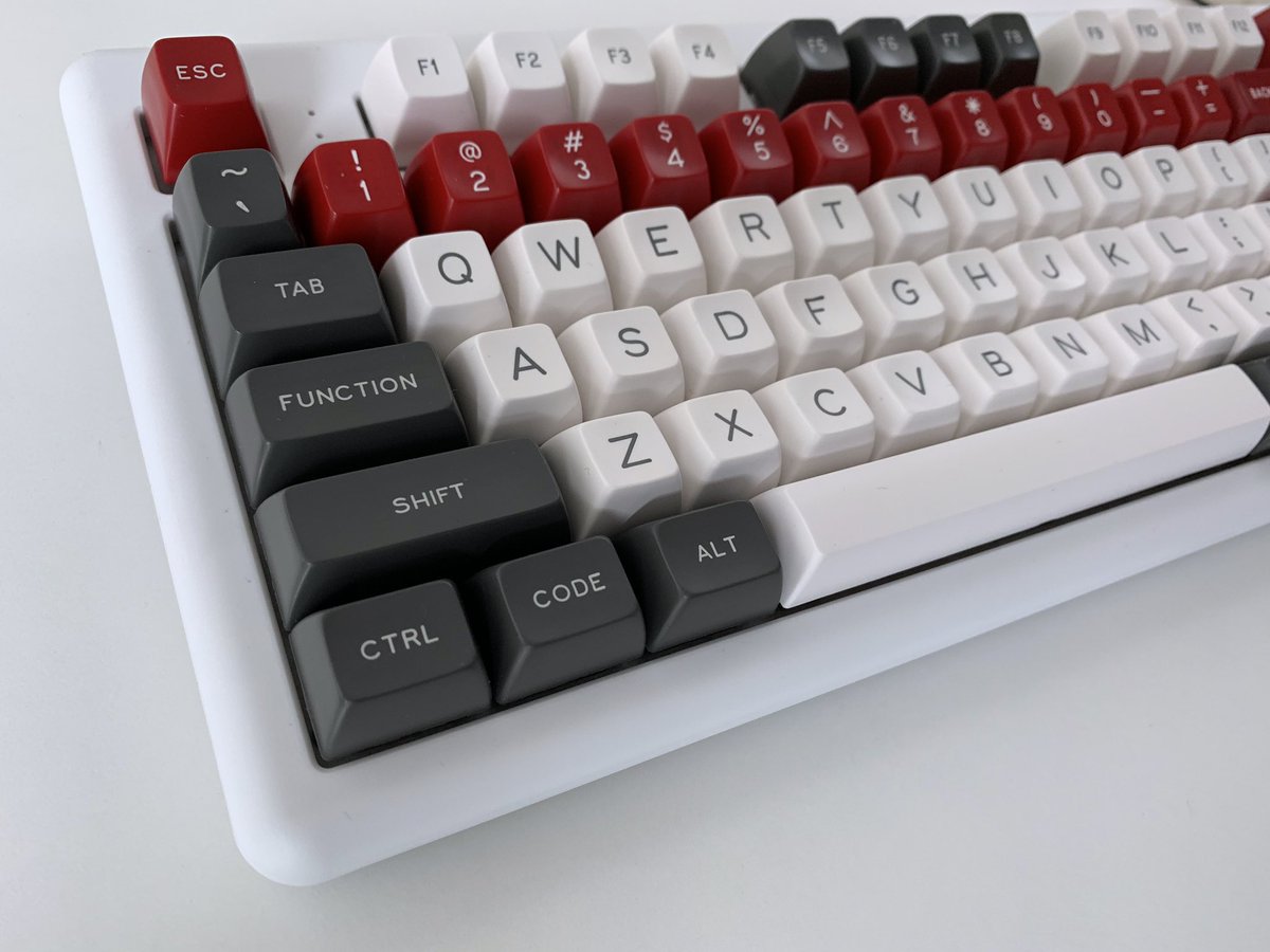 cassidoo's tweet image. Finished putting together my latest (and greatest?) board!! It’s a heavy TKL board I got in Korea with a fully programmable hot swap PCB, rainbow LEDs under each switch, V1 67g Zilents, and a combo of SA Oblivion and SA Round 5. I’m in love!!