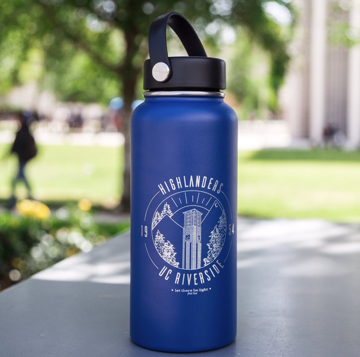 ASUCRiverside's tweet photo. Have you entered our giveaway⁉️ In our efforts to keep you hydrated, 💦 we’re collaborating with @UCRAdmissions and we’re EACH giving away this custom engraved, navy blue, 32 oz Hydro Flask! Head on over to our Instagram to enter! 💙💛 https://t.co/BCcvLSSGFq