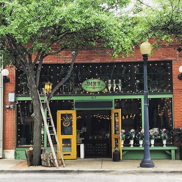 iamblondilox's tweet photo. One of my favourite shops inside &amp; out. Coolest place to get your plants 🌱🥀💐🎋🌵#lookslikeamovieset #florist #bishopartsdistrict https://t.co/Luocvx1kpj https://t.co/GyRptoFODf