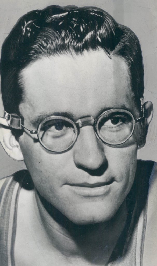 Outre Jabbar et Worthy, d’autres grands noms des  @LALakersFR figurent dans cette liste:le premier pivot dominant de l’histoire de la ligue, George Mikan des Minneapolis LakersLe remplaçant moustachu Kurt Rambis, antithèse du Showtime mais terriblement nécessaire pour la baston.