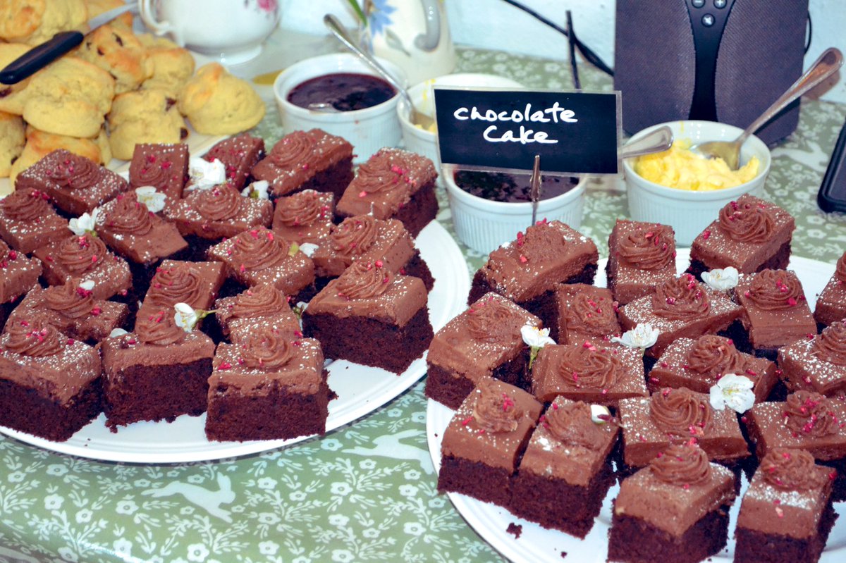 CheckettsSarah's tweet image. Not sure how active they are in twitter but a huge thank you to @RevillsFS for hosting my 40th birthday ‘fizzy #afternoontea’. A great place for a chilled celebration if you’re looking for somewhere! #worcestershire #defford #nothingtoomuchtrouble