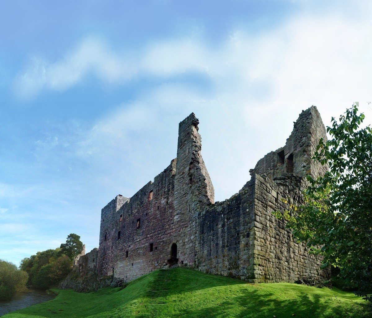 Hailes Castle, East Lothian (Scotland) old print showing position of box  machicolation protecting Postern on Tyne river side and reconstruction  suggestion. A Hepburn stronghold visited by Mary Queen of Scots.  #HailesCastle #ClanHepburn, image size:1200x1028