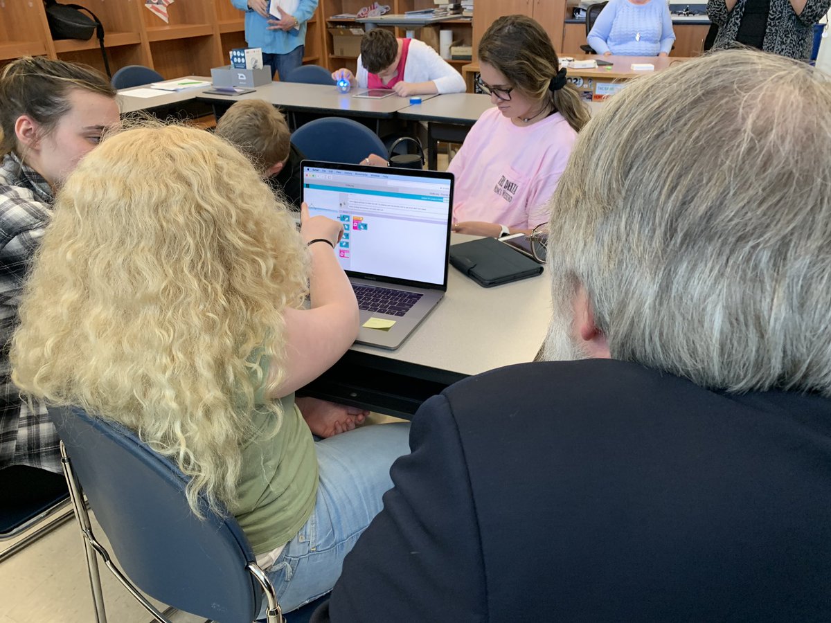 SBOEOhio's tweet photo. The Ohio State School for the Blind’s after-school pgrm serves 50+ students five days a week w/ 25 unique clubs. Today, we visited a few: daily living skills, modeling, coding, fitness and girl’s leadership/running clubs. Really great things happening for these students! #OhioEd https://t.co/rgqDUGwa0t