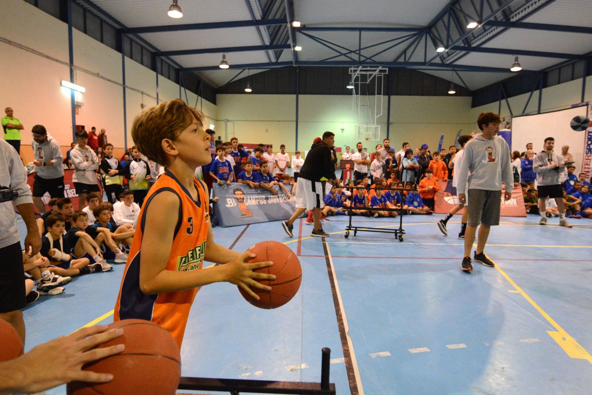 torneolagomera's tweet photo. Fernando Quintero, del CB Amuley, campeón del Concurso de Triples Intersport Canarias con 12 aciertos. ¡Felicidades!
#TorneoLaGomera #MiniLaGomera #TorneoSanSebastiandeLaGomera #Intersport #Concurso #Concursotriples https://t.co/73chkX7b24