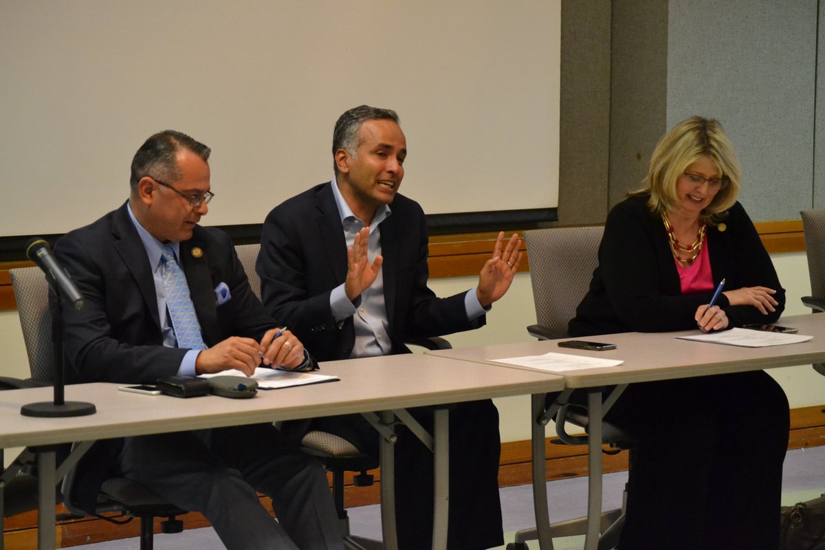 CSIUCR's tweet photo. Thanks to @SupVMPerez and @JanRutherfordCA for helping us kick off the first @iecounts meeting! Excited to continue working together towards ensuring the IE Counts on the #2020Census
#inlandrising #inlandinnovators
For committee & census information visit https://t.co/wIPvfwCm2f https://t.co/2x0bUocDCJ