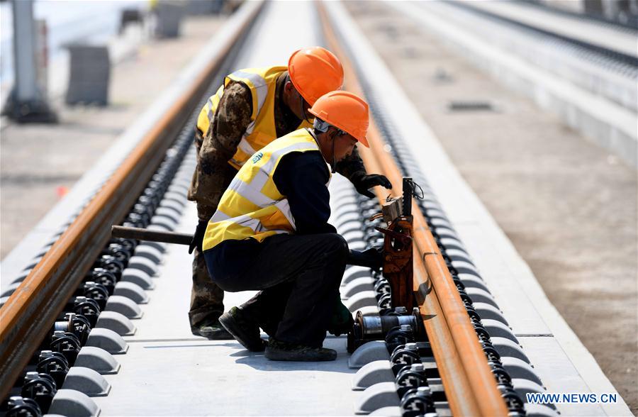 ChinaDaily's tweet photo. The 267-kilometer Zhengzhou-Fuyang #Railway, linking Zhengzhou of Central China's Henan and Fuyang of East China's Anhui, is expected to be put into operation at the end of 2019, with a designed speed of 350 kilometers per hour. https://t.co/jGgGDVSDNo