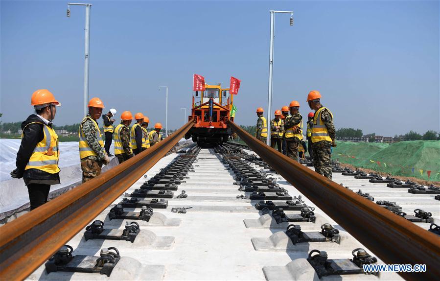 ChinaDaily's tweet photo. The 267-kilometer Zhengzhou-Fuyang #Railway, linking Zhengzhou of Central China's Henan and Fuyang of East China's Anhui, is expected to be put into operation at the end of 2019, with a designed speed of 350 kilometers per hour. https://t.co/jGgGDVSDNo