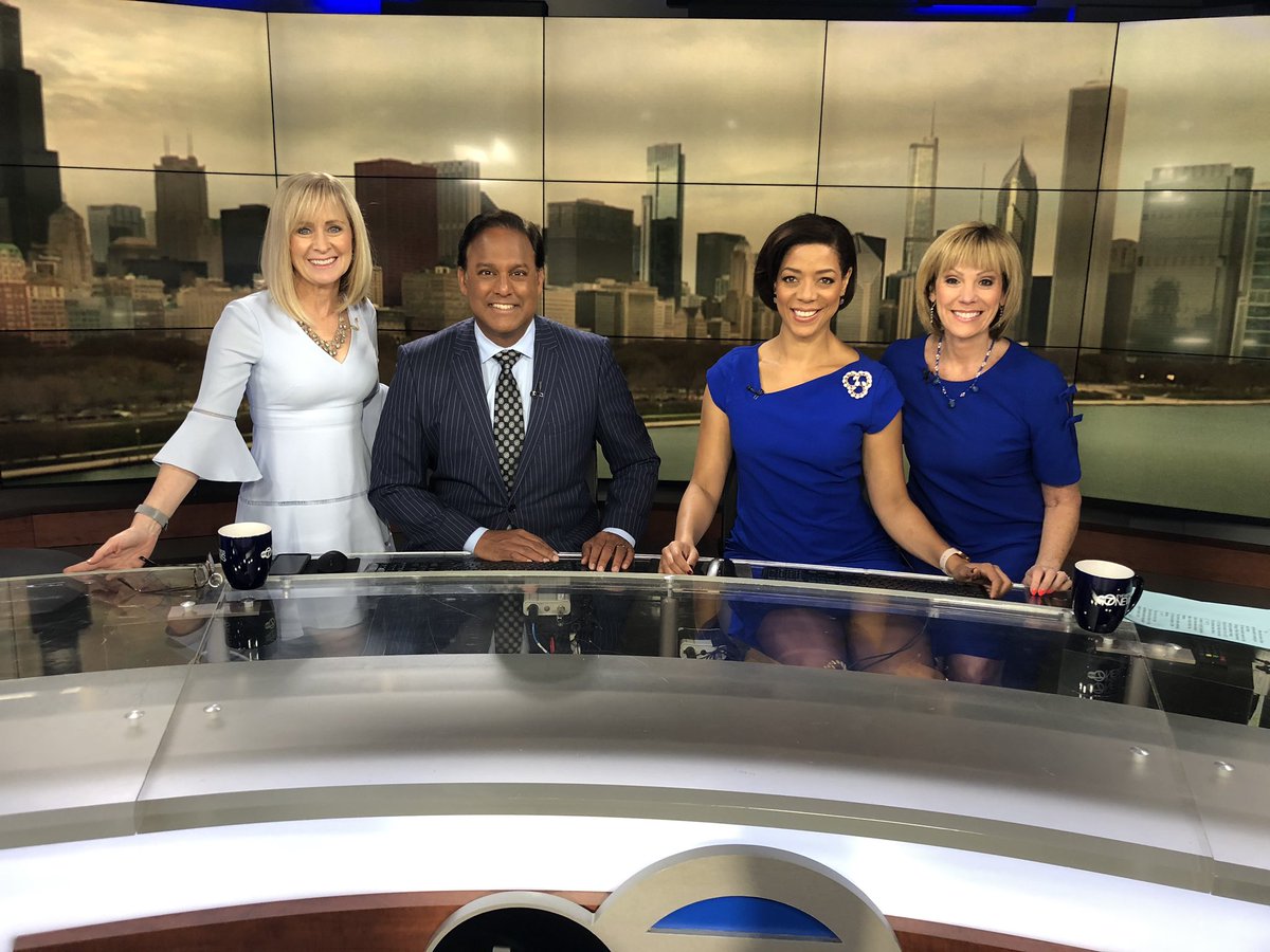 rozvaronABC7's tweet image. True blue crew! The next day too? #InSynch #ThinkAlike #WhatColorNext @TracyButlerABC7 @BaichwalABC7 @KarenJordanABC7