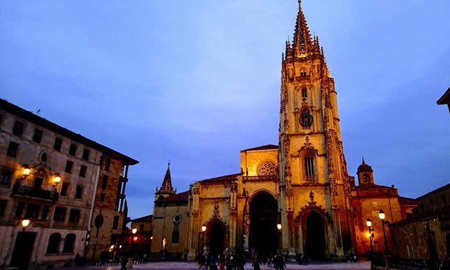 richardjardim's tweet photo. La Santa Iglesia Basílica Catedral Metropolitana de San Salvador de Oviedo. Semana Santa 2019 https://t.co/MWGhcKVjjS https://t.co/CJ9y75aj4D