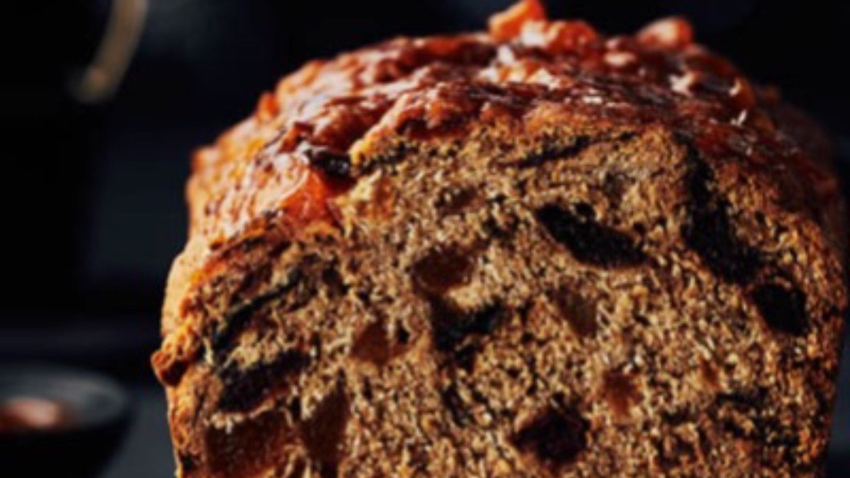 À la recherche d'idées pour votre prochaine « popotte du dimanche » ? Découvrez notre recette de pain aux fruits imbibé de thé complimenté d'un succulent glaçage aux abricots et au riesling. lechoixdupresident.ca/fr_CA/recipes/…