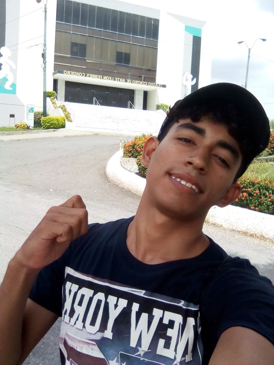 topher_cris31's tweet photo. Siempre bacano #snapchat #Instagram #Guayaquil
#SiguemeYTeSigoCumplo https://t.co/y2T9DeUIya