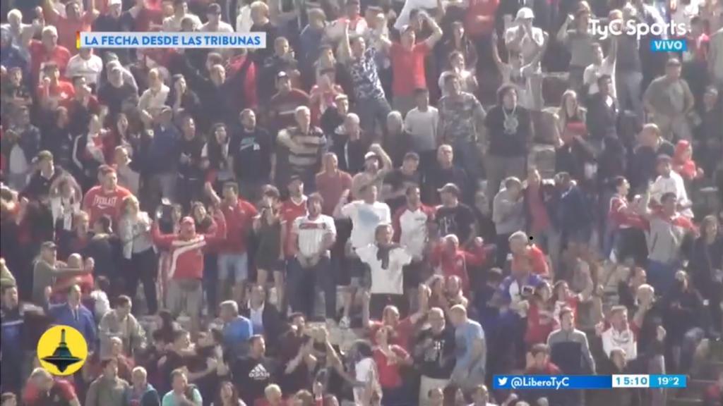 Paga11's tweet photo. Aca, gritando el 3er gol de #AAAJ... ustedes bien?? https://t.co/4uYELfiLQu