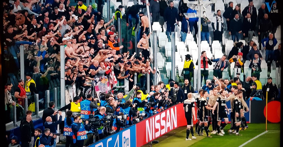 widtvoet's tweet photo. Aan alle nultwintigers in mijn TL maar uiteraard met name aan alle aanhangers van die arrogante in een zweetdoos gehuisveste zelfbevlekkingsklub... fokking gefeliciteerd!

Meer dan verdiend dit. Ik houd van voetbal en wat Ajakkes laat zien is voetbal in z'n puurste vorm.

#juvaja https://t.co/MXBLvzN3xl