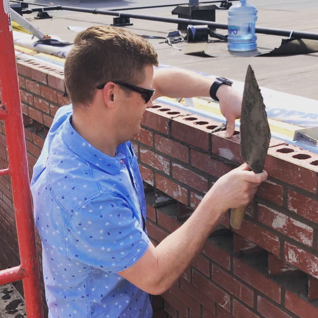 kcekurtz's tweet photo. Today I laid the final brick on our 85,000 brick building! Could not be happier with how it looks and to be nearing the end of a long road! Shout out to Mayzes Masonry for the exceptional job! @StringamLLP #newbuild #almostmovingday #medhat https://t.co/8Orb8Vff5i