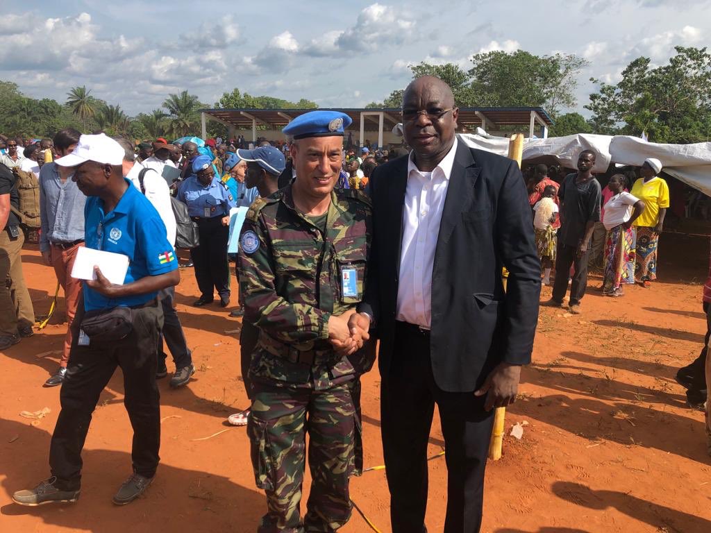 ndiayemankeur's tweet photo. Le 15 avril 2019 à Bangassou, à 45 mn de vol de Bangui, avec le Chef du contingent marocain lors d’une visite à la base de la Minusca #CAR_UN #MINUSCA # kebetu #senegalbot https://t.co/Y2LjcfUnDo