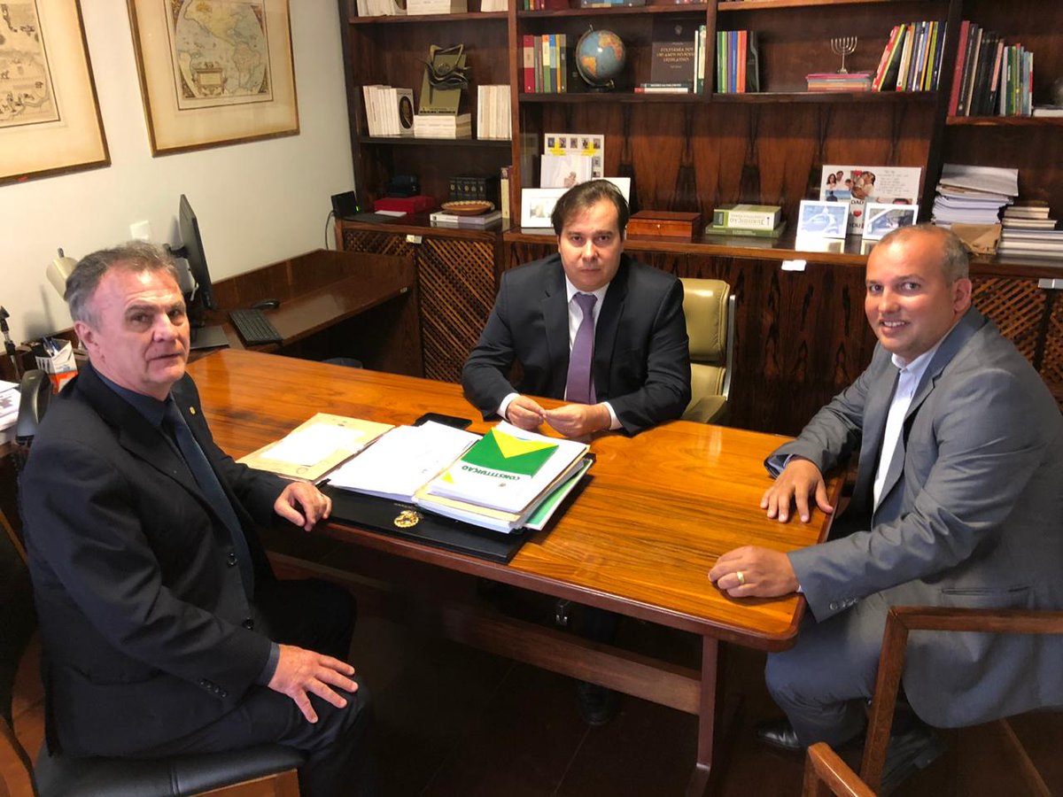 prosnacional's tweet image. Presidente Nacional e Líder da Bancada do PROS @deputadotoninho participam de reunião com @RodrigoMaia.
#ProsNacional #ProsPR #CamaraDosDeputados #ReformaDaPrevidencia #ReformaTributalha