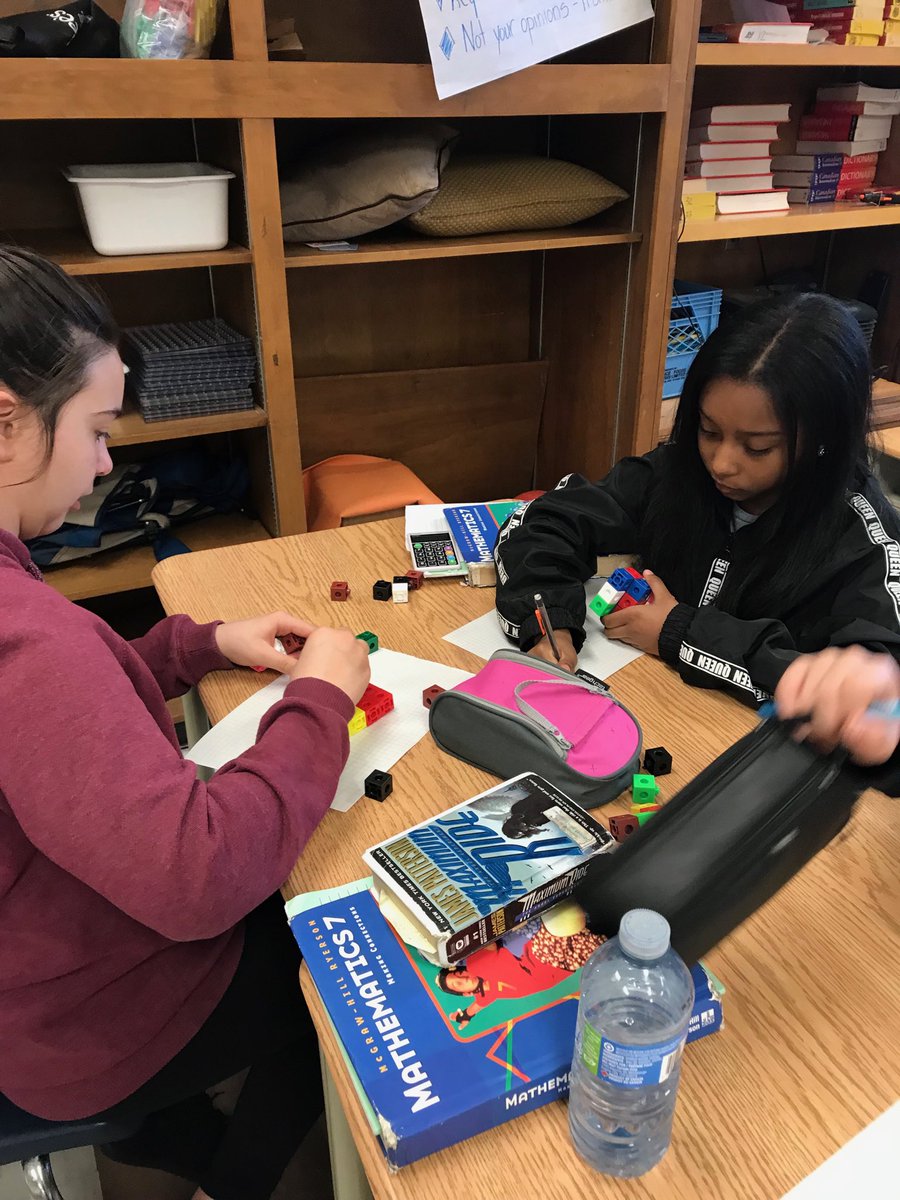 sarmailloux's tweet photo. Math is more than memorizing a formula. Learning about volume through the use of math manipulatives. #snapcubes β¦@ParkviewProudβ© https://t.co/jvXwMiAvd9