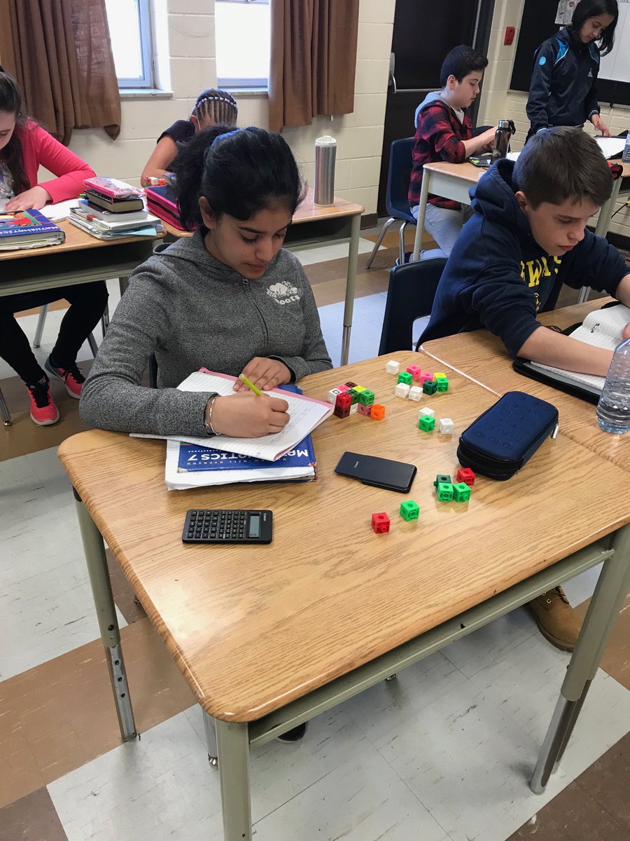 sarmailloux's tweet photo. Math is more than memorizing a formula. Learning about volume through the use of math manipulatives. #snapcubes β¦@ParkviewProudβ© https://t.co/jvXwMiAvd9
