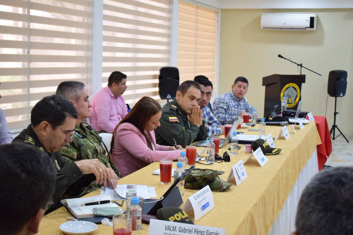 UnidosEnRegion's tweet photo. En #Arauca, desarrollamos una mesa de trabajo entre con @COL_EJERCITO @PoliciaColombia @FuerzaAereaCol @GoberArauca @PoliciaArauca con la Consejería Presidencial Para La Seguridad Nacional, definimos el #ZEII "Zonas Estratégicas de Intervención Integral” https://t.co/03C5AArNxH