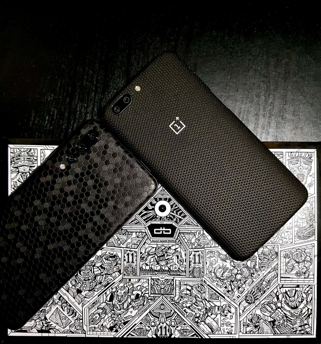 Samm_THenry's tweet photo. @robot @dbrand 💕 ft. @oneplus &amp; @HuaweiMobile #OnePlus5 #HuaweiP20Pro https://t.co/g67Ol5m8nO