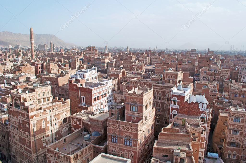 EglantierBleu's tweet photo. اینجا صنعاء پایتخت یمنه. شهری که به خاطر جنگ، علاوه بر مردمش ساختمون‌های تاریخی زیباش هم در حال از بین رفتنه و چون مثل نتردام خوش‌شانس نبودن و توی خاورمیانه افتاده‌ن، اونقدری که باید بهشون اهمیت داده نمیشه. این‌ها همه بخش‌هایی از تاریخن که دارن به طور جبران‌ناپذیری از بین می‌رن. https://t.co/nagEJPSul7