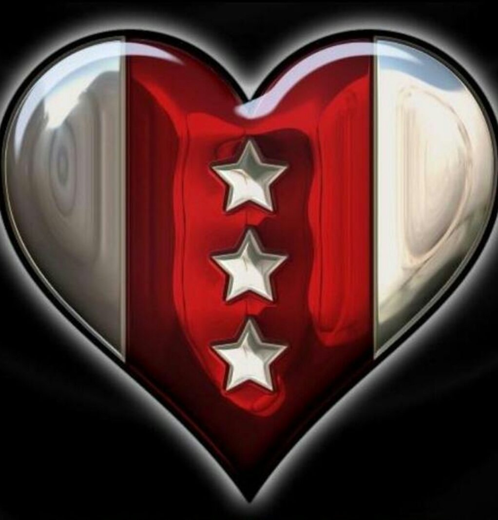 Denk niet zwart-wit 
Maar in de kleur van je hart!

#AFCAjax #wzawzdb #juvaja