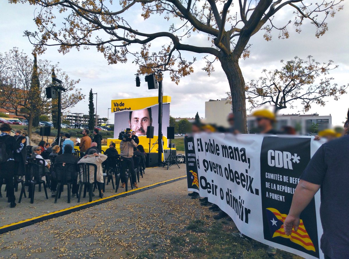 CDRsLleida's tweet photo. ⚠️ No permetrem als partits independentistes dilapidar el llegat de l’1 d’octubre i governar una autonomia de pactes i submissió al Règim. Ens hi trobareu de cara defensant la #democràcia.

El poble mana i el @govern obeeix.

#CDRenXarxa https://t.co/xL6RjZALhG
