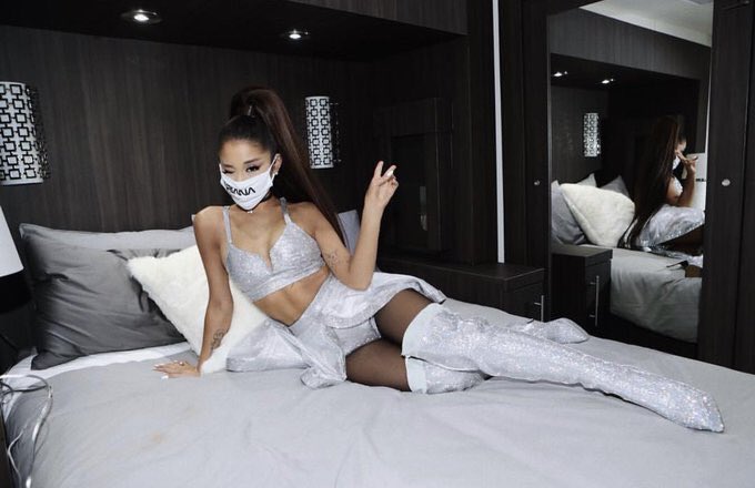 lovingboca's tweet photo. omg she looks so good i thought it was an edit https://t.co/8qNa5zUz8i