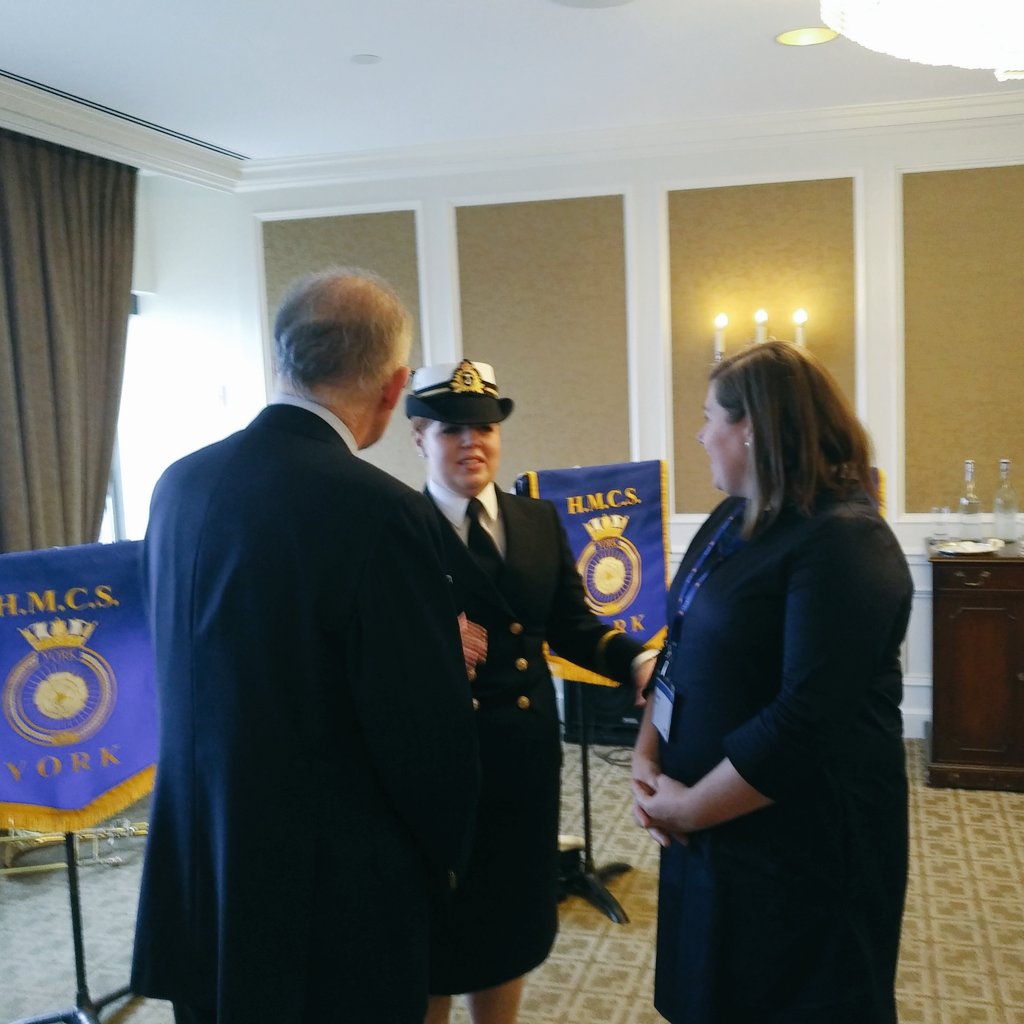 HMCS_NCSM_YORK's tweet image. We are excited to be with @BMO to launch their Veterans Employee Resource Group. Most recently, BMO joined the military spousal employment program to support the spouses of @CanadianForces members. 👏⚓🇨🇦