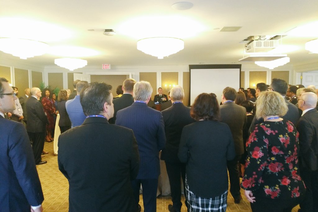 HMCS_NCSM_YORK's tweet image. We are excited to be with @BMO to launch their Veterans Employee Resource Group. Most recently, BMO joined the military spousal employment program to support the spouses of @CanadianForces members. 👏⚓🇨🇦