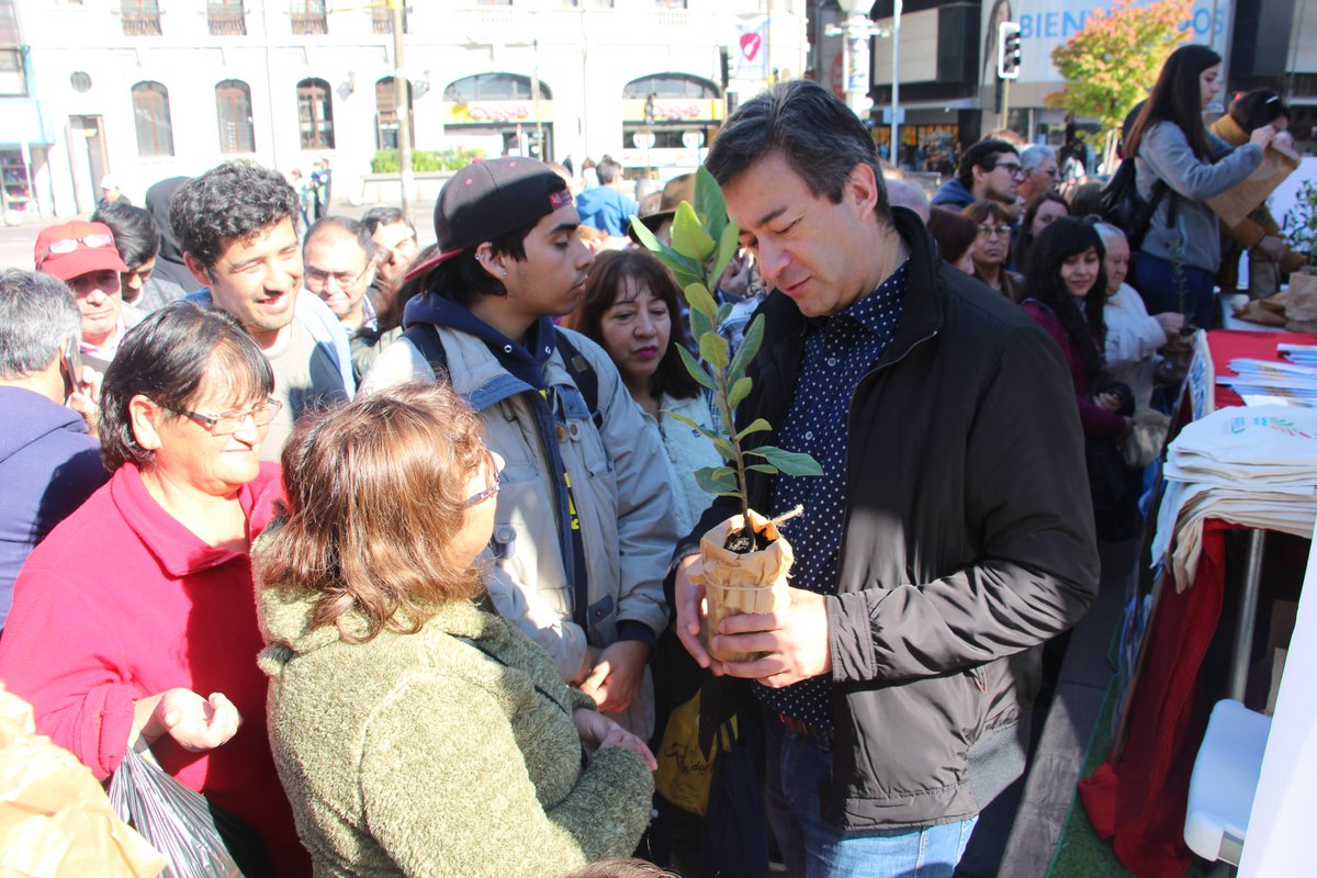 jadenbauer1's tweet photo. Seremi DelannaysMario invita a toda la comunidad del Gran Concepción a participar del #DíaDeLaTierra. Se desarrollará el próximo lunes 22 de abril, desde las 11 horas, en el frontis del Palacio de Tribunales, por calle Barros Arana. ¡Te esperamos! #Chile… https://t.co/oHejVDzpyC