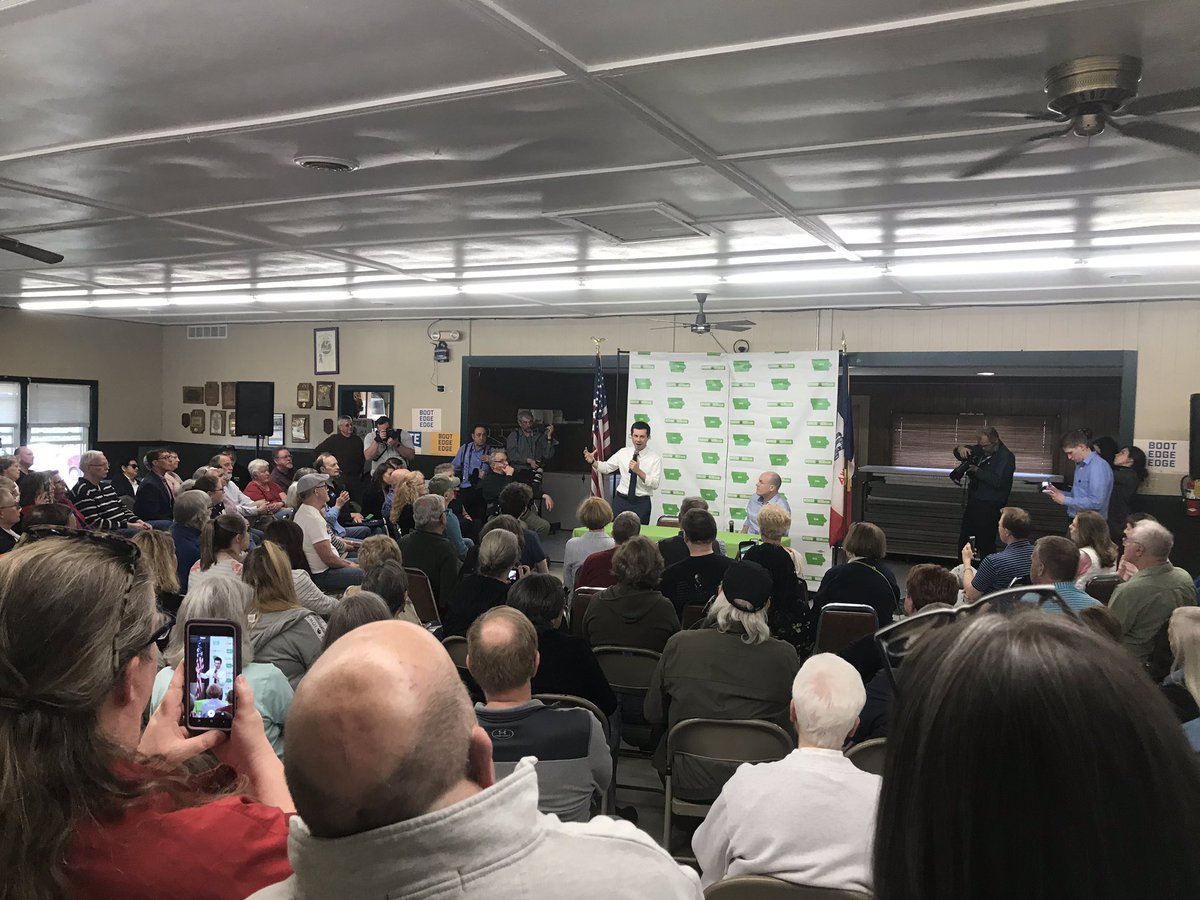 WorkingHeroIowa's tweet image. Some more shots from today’s conversation with @PeteButtigieg 📸 

#IACaucus
