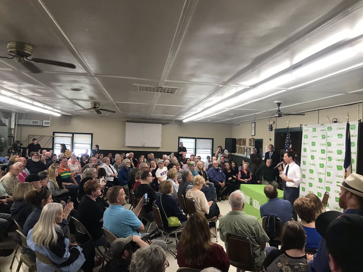 WorkingHeroIowa's tweet image. Some more shots from today’s conversation with @PeteButtigieg 📸 

#IACaucus