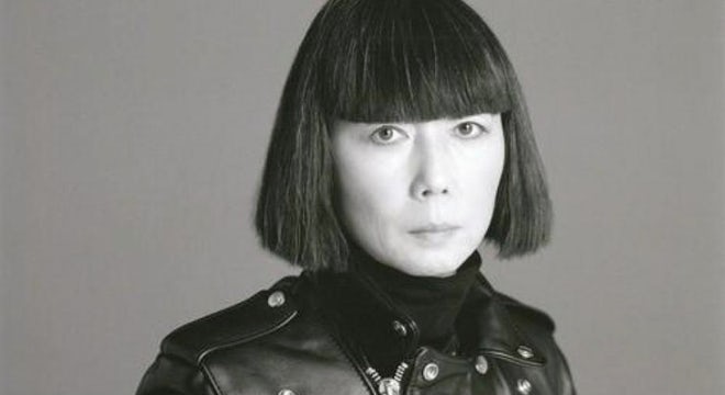 GalleryHigh's tweet photo. Japanese designer Rei Kawakubo not only breaks through but recreates boundaries in her work. Her avant-garde designs challenge conventional notions of beauty, taste, and fashionability. https://t.co/p6Bej7BxJe
