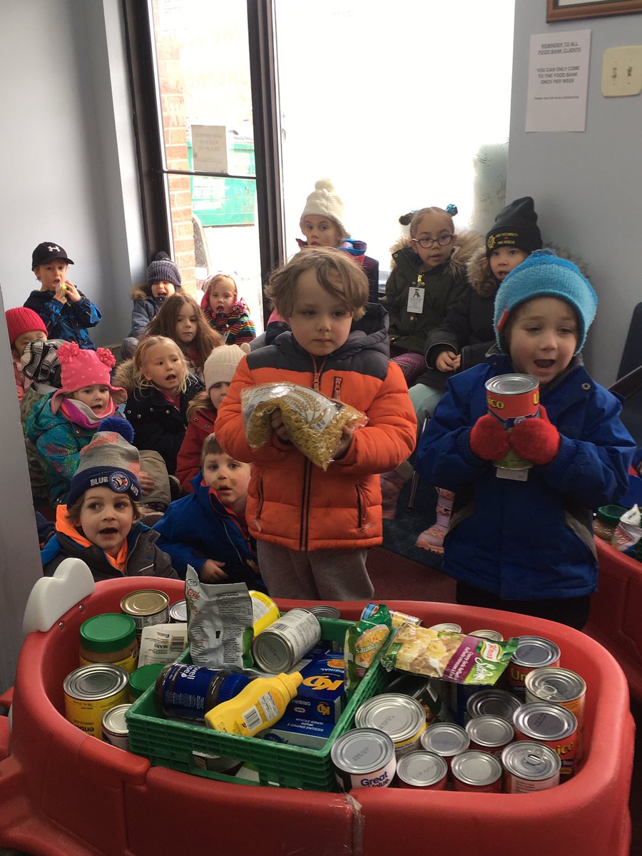 MrsTaylorgrade1's tweet photo. Walking to the local food bank to donate all the food that was collected by all our kindie friends at AUPS.  # community love @SCDSBey @allistonunion https://t.co/tcIZAI73Sf