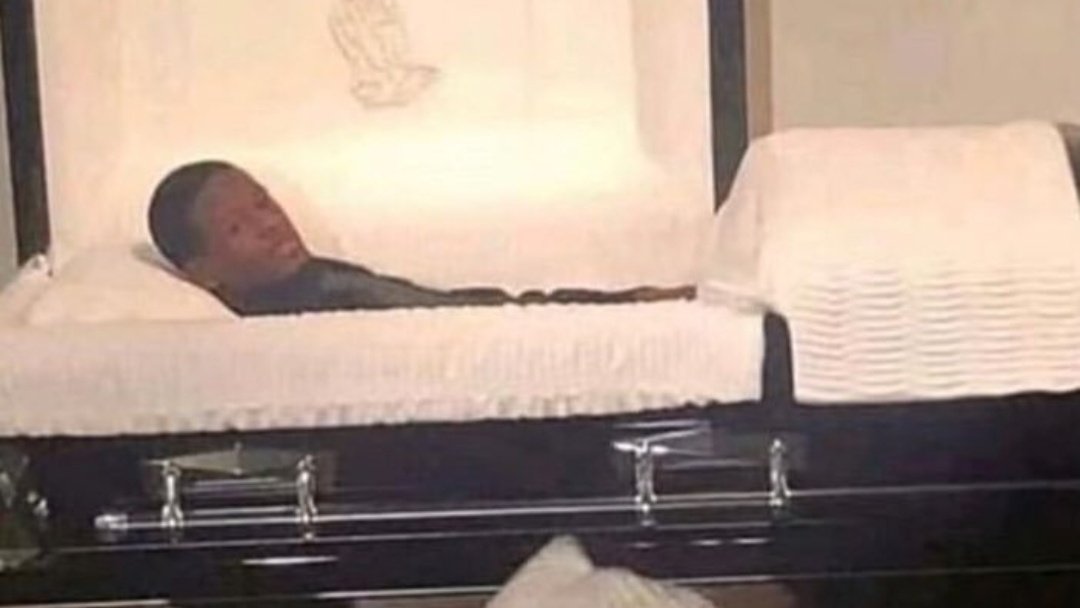 me: *is dead*
my crush at my funeral: i always liked her
me: