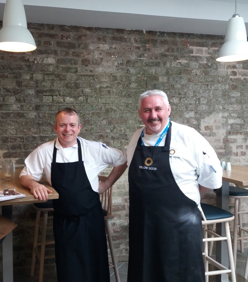 Look at those wee smiley faces! Want to work with this pair @Barrachef <a href="/yellowdoorchef/">Simon Dougan</a> at Hillsborough Castle? We still need commis chefs, kitchen porters, baristas and full and part time serving staff. Application forms at yellowdoordeli.co.uk/careers/