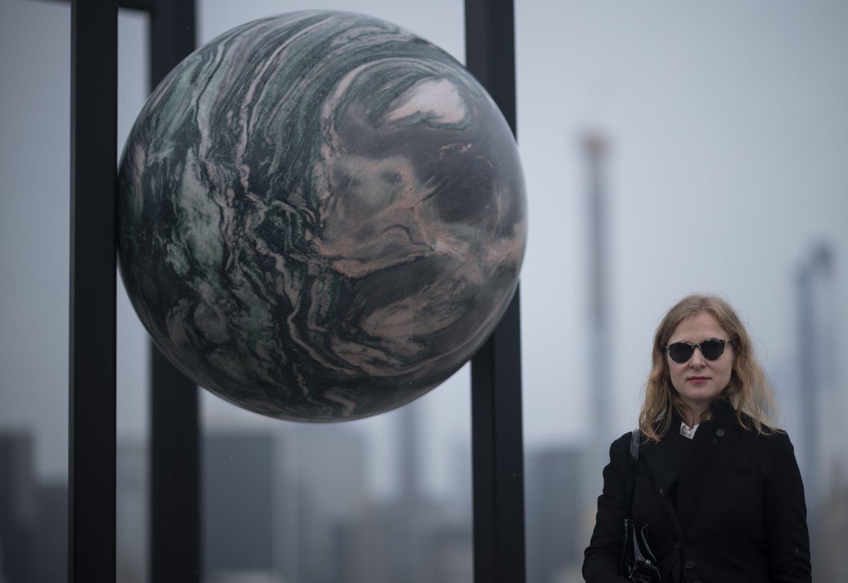 artnet's tweet photo. The artist Alicja Kwade’s newest project—a 15-foot-tall illusionistic sculpture installed atop the Metropolitan Museum of Art—is about metaphysics. It’s also meta—and very physical. https://t.co/cxclCCeLne https://t.co/JjlboSTQJk