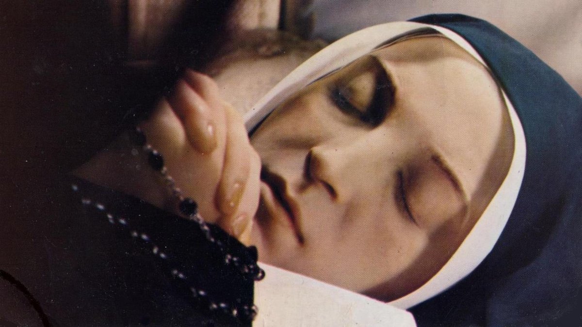 IRFMx's tweet photo. Sainte Bernardette #Soubirous, probablement le meilleur #instrument de #Dieu, #voyante de l’Immaculée #Conception ; parfait #exemple de qui a été formé par #Marie, et qui la porta devant les #autels à un #jeune #âge. Son #corps demeure incorrompu.
#Bernadette, prie pour nous. https://t.co/yXFw1bjlNA