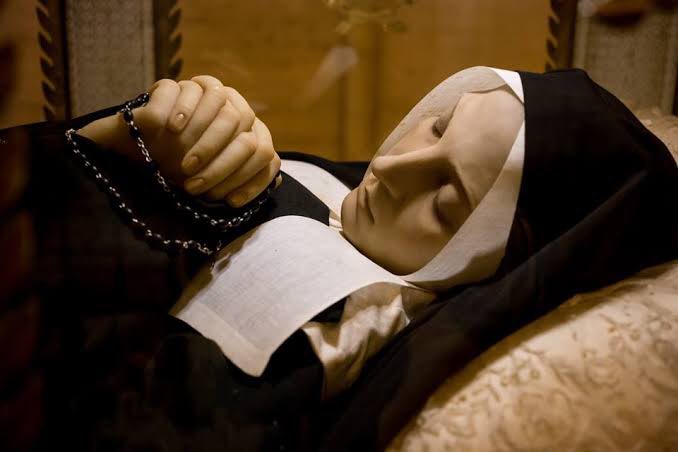 IRFMx's tweet photo. Sainte Bernardette #Soubirous, probablement le meilleur #instrument de #Dieu, #voyante de l’Immaculée #Conception ; parfait #exemple de qui a été formé par #Marie, et qui la porta devant les #autels à un #jeune #âge. Son #corps demeure incorrompu.
#Bernadette, prie pour nous. https://t.co/yXFw1bjlNA